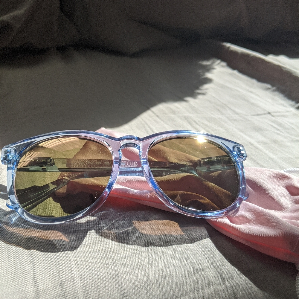 Polarized Sunglasses w/ pink soft case